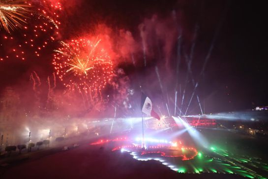 Plaza del Zócalo vacía durante la noche del 15 de septiembre, 2020 Plaza del Zócalo vacía durante la noche del 15 de septiembre, 2020