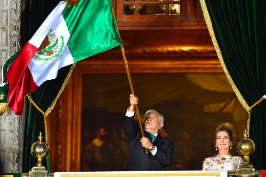 López Obrador y Gutiérrez Müller en el balcón de Palacio Nacional López Obrador y Gutiérrez Müller en el balcón de Palacio Nacional