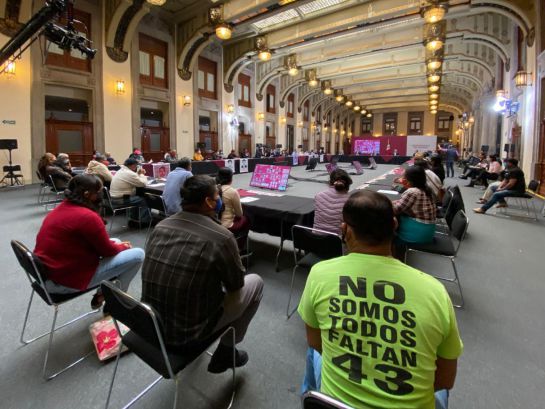 Reunión de Andrés Manuel López Obrador,Olga Sánchez Cordero y Alejandro Encinas durante la reunión con los padres de los 43 normalistas de Ayotzinapa Reunión de Andrés Manuel López Obrador,Olga Sánchez Cordero y Alejandro Encinas durante la reunión con los padres de los 43 normalistas de Ayotzinapa