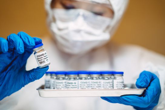 Otros estudios fuera de Chile también han indicado que el coronavirus puede evolucionar a medida que se adapta a sus huéspedes humanos Otros estudios fuera de Chile también han indicado que el coronavirus puede evolucionar a medida que se adapta a sus huéspedes humanos
