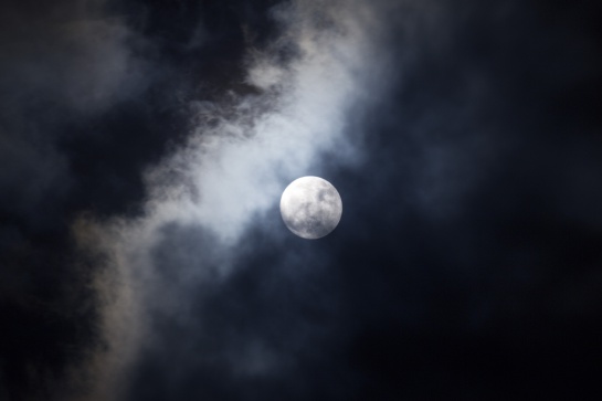 Daniel Flores consideró que una de las preguntas abiertas de la astronomía respecto a la Luna tiene que ver con cómo se formó el sistema Tierra-Luna Daniel Flores consideró que una de las preguntas abiertas de la astronomía respecto a la Luna tiene que ver con cómo se formó el sistema Tierra-Luna