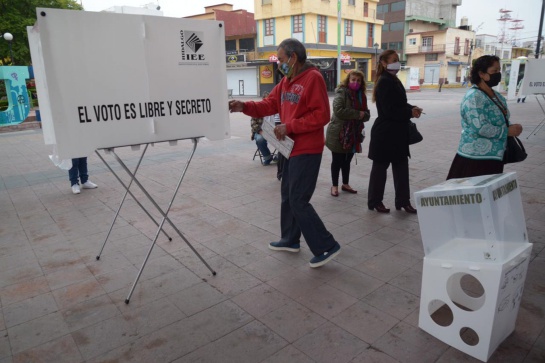 Es importantes que el interesado sea mexicano(a) en pleno ejercicio de sus derechos civiles y políticos, así como contar con credencial para votar vigente o comprobante de trámite Es importantes que el interesado sea mexicano(a) en pleno ejercicio de sus derechos civiles y políticos, así como contar con credencial para votar vigente o comprobante de trámite