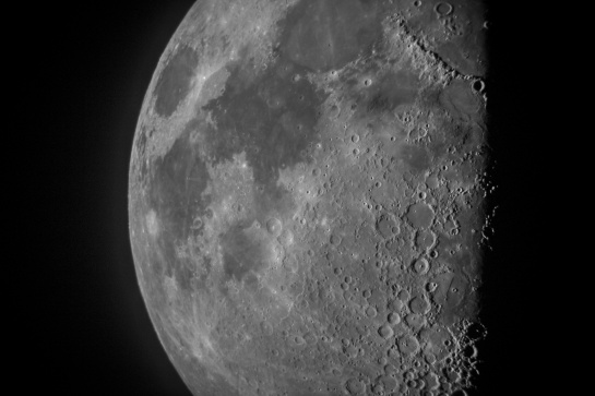 Después de dos años los expertos pudieron confirmar que existe agua en la Luna Después de dos años los expertos pudieron confirmar que existe agua en la Luna