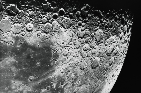 SOFIA, fue el telescopio que pudo captar vistas del cráter Clavius, un espacio de más de 200 kilómetros de diámetro, el cual se encuentra cerca del polo Sur de la Luna SOFIA, fue el telescopio que pudo captar vistas del cráter Clavius, un espacio de más de 200 kilómetros de diámetro, el cual se encuentra cerca del polo Sur de la Luna