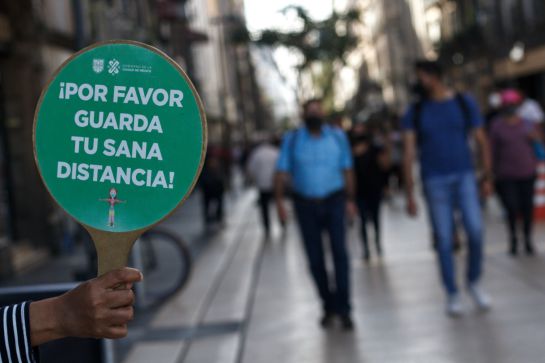 Señalamientos en la calle Madero del Centro Histórico de la Ciudad recuerda las medidas preventivas para evitar el contagio y propagación de la Coronavirus. Señalamientos en la calle Madero del Centro Histórico de la Ciudad recuerda las medidas preventivas para evitar el contagio y propagación de la Coronavirus.