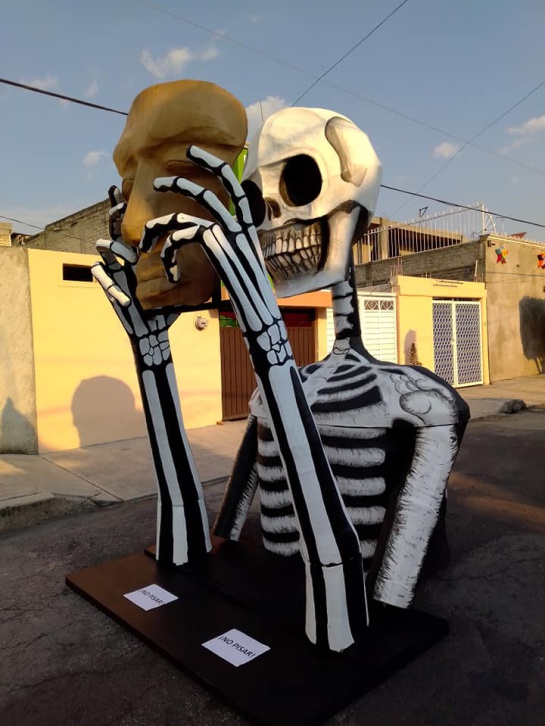 Representa a los infectados por coronavirus que se debaten entre la vida y la muerte Representa a los infectados por coronavirus que se debaten entre la vida y la muerte