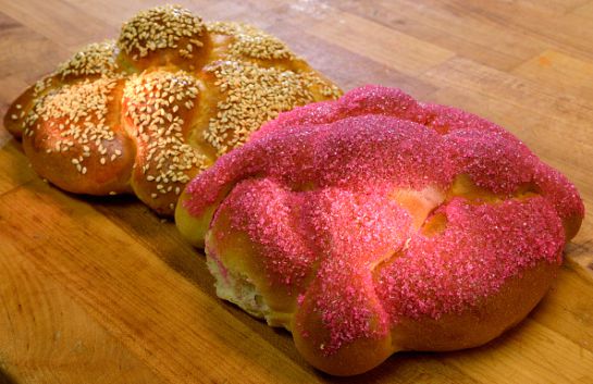 Pan de muerto: El Pan de muerto, este es su origen y sus variedades en México Pan de muerto: El Pan de muerto, este es su origen y sus variedades en México