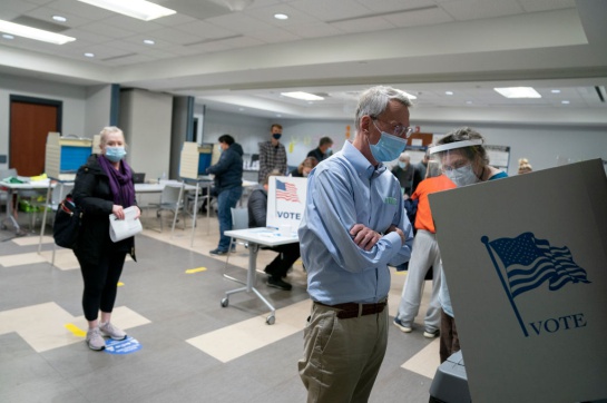 Algunos votantes ya realizaron su participación anticipada por lo que se piensa que estas elecciones serán históricamente altas Algunos votantes ya realizaron su participación anticipada por lo que se piensa que estas elecciones serán históricamente altas