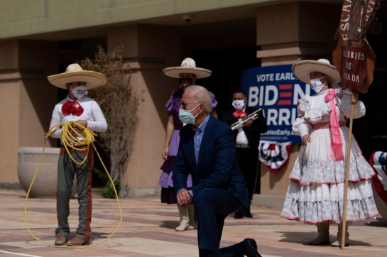 El 54% de los latinos que votan en Arizona, Florida, Georgia, Iowa, Michigan, Carolina del Norte, Ohio, Pensilvania y Wisconsin respaldan a Biden El 54% de los latinos que votan en Arizona, Florida, Georgia, Iowa, Michigan, Carolina del Norte, Ohio, Pensilvania y Wisconsin respaldan a Biden