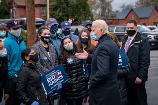 Por primera vez la comunidad latina será la primera mayoría entre las minorías y su voto podrá ser decisivo para el triunfo de Biden o Trump Por primera vez la comunidad latina será la primera mayoría entre las minorías y su voto podrá ser decisivo para el triunfo de Biden o Trump