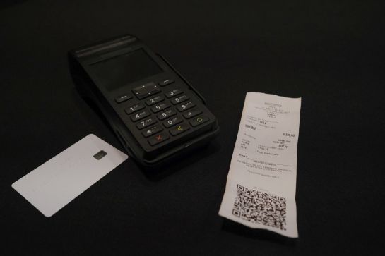 En las oficinas del SAT puedes realizar el trámite con previa cita registrada en el Portal del SAT, SAT Móvil o Portal GOB.MX En las oficinas del SAT puedes realizar el trámite con previa cita registrada en el Portal del SAT, SAT Móvil o Portal GOB.MX