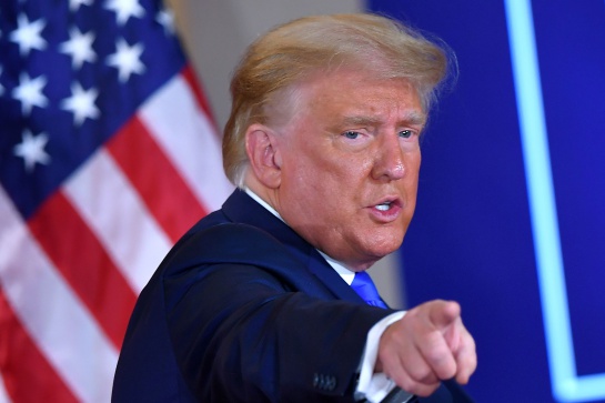 Mientras Joe Biden lo aventajaba en las proyecciones electorales; Donald Trump emprendió medidas legales para frenar el conteo en estados clave al tiempo que lanzaba reiteradas acusaciones de fraude Mientras Joe Biden lo aventajaba en las proyecciones electorales; Donald Trump emprendió medidas legales para frenar el conteo en estados clave al tiempo que lanzaba reiteradas acusaciones de fraude