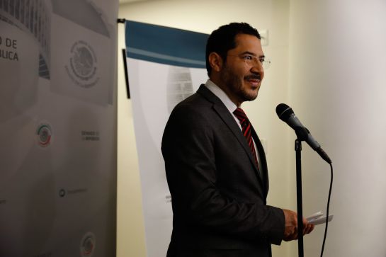 Martí Batres, senador por Morena Martí Batres, senador por Morena