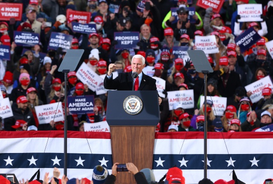 Mike Pence, uno de los hombres más leales a Trump Mike Pence, uno de los hombres más leales a Trump