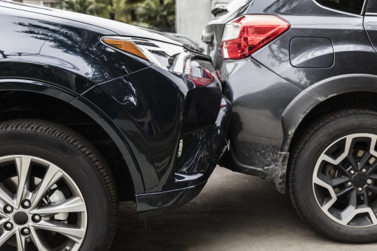 Los extorsionadores simulan un percance vehicular, posteriormente intimidan al automovilista verbalmente o con alguna arma Los extorsionadores simulan un percance vehicular, posteriormente intimidan al automovilista verbalmente o con alguna arma