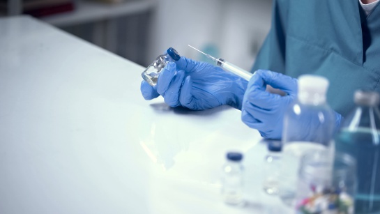 Decidieron suspender el estudio cuando se dieron cuenta que el 0.21% de las mujeres que fueron inyectadas contrajeron el virus respecto al 1.79 de las mujeres que tomaron las pastillas Decidieron suspender el estudio cuando se dieron cuenta que el 0.21% de las mujeres que fueron inyectadas contrajeron el virus respecto al 1.79 de las mujeres que tomaron las pastillas
