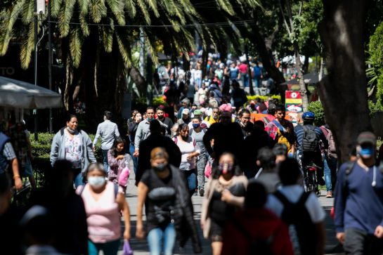 La mayoría de las personas que no usan cubrebocas y que no siguen las reglas de distanciamiento social no consideraban necesarias las normas La mayoría de las personas que no usan cubrebocas y que no siguen las reglas de distanciamiento social no consideraban necesarias las normas