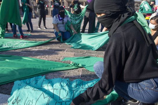 Mujeres se manifiestan en contra de los feminicidios y violencia contra la mujer Mujeres se manifiestan en contra de los feminicidios y violencia contra la mujer