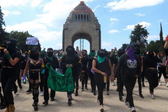 Mujeres realizarán el 25 de noviembre una marcha por calles de la Ciudad de México para exigir la erradicación de la violencia en contra de la mujer Mujeres realizarán el 25 de noviembre una marcha por calles de la Ciudad de México para exigir la erradicación de la violencia en contra de la mujer