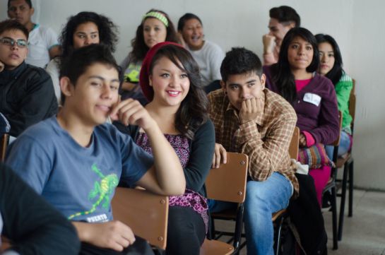 Los estudiantes reciben un depósito de la beca de mil 600 pesos cada dos meses durante un año Los estudiantes reciben un depósito de la beca de mil 600 pesos cada dos meses durante un año