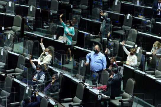 Diputados recibirán 328 mil pesos de sueldo, aguinaldo, y bonos de fin de año Diputados recibirán 328 mil pesos de sueldo, aguinaldo, y bonos de fin de año