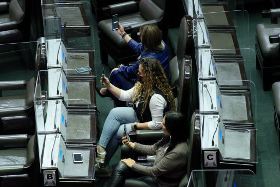 Funcionarios públicos federales de manera voluntaria pueden recortar su aguinaldo Funcionarios públicos federales de manera voluntaria pueden recortar su aguinaldo
