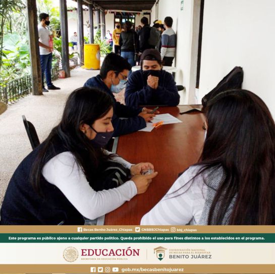 Los estudiantes reciben un depósito de la beca de mil 600 pesos cada dos meses durante un año Los estudiantes reciben un depósito de la beca de mil 600 pesos cada dos meses durante un año