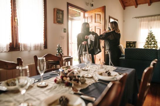 El llamado es no hacer eventos masivos y con reuniones con las personas que viven en casa o no más con seis personas en Navidad. El llamado es no hacer eventos masivos y con reuniones con las personas que viven en casa o no más con seis personas en Navidad.