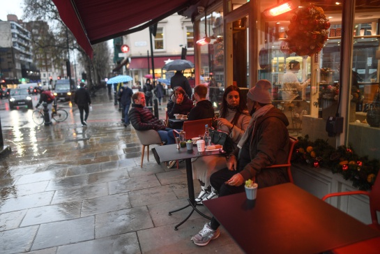 Los restaurantes, cafeterías, bares y pubs cerrarán en Londres a partir del miércoles Los restaurantes, cafeterías, bares y pubs cerrarán en Londres a partir del miércoles