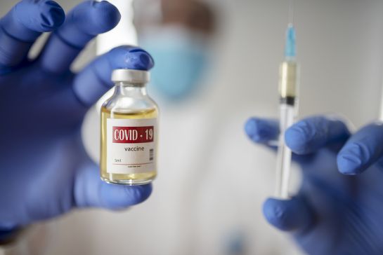 Esta vacuna previene la infección contra la enfermedad de COVID-19 Esta vacuna previene la infección contra la enfermedad de COVID-19