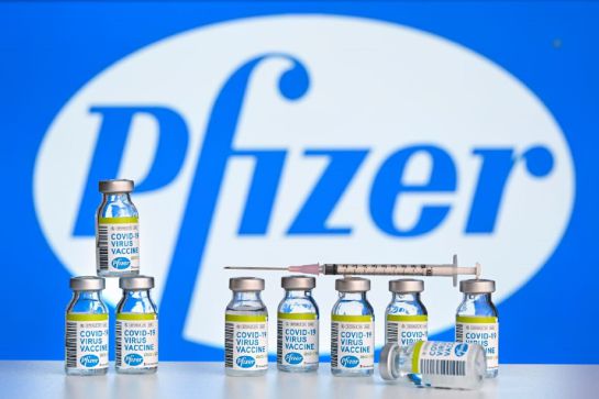 La vacuna contra el COVID-19 de Pfizer BioNTech se le administrará en forma de inyección en el músculo La vacuna contra el COVID-19 de Pfizer BioNTech se le administrará en forma de inyección en el músculo