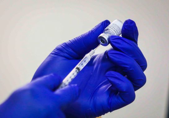 La vacuna contra el COVID-19 de Pfizer-BioNTech ha demostrado que previene el COVID-19 después de 2 dosis administradas La vacuna contra el COVID-19 de Pfizer-BioNTech ha demostrado que previene el COVID-19 después de 2 dosis administradas