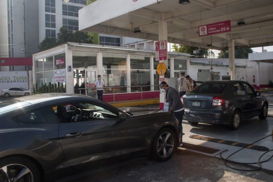 Los vehículos deberán realizar y aprobar la verificación de emisiones vehiculares y revisión de componentes de control ambiental cada semestre Los vehículos deberán realizar y aprobar la verificación de emisiones vehiculares y revisión de componentes de control ambiental cada semestre