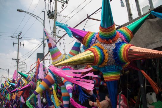 Piñatas y árboles de Navidad, en el Mercado de Jamaica en la alcaldía de Venustiano Carranza Piñatas y árboles de Navidad, en el Mercado de Jamaica en la alcaldía de Venustiano Carranza