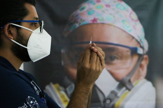Reino Unido aprobó el uso de la vacuna contra la COVID-19 de Pfizer-BioNtech a inicios de diciembre 2020 Reino Unido aprobó el uso de la vacuna contra la COVID-19 de Pfizer-BioNtech a inicios de diciembre 2020