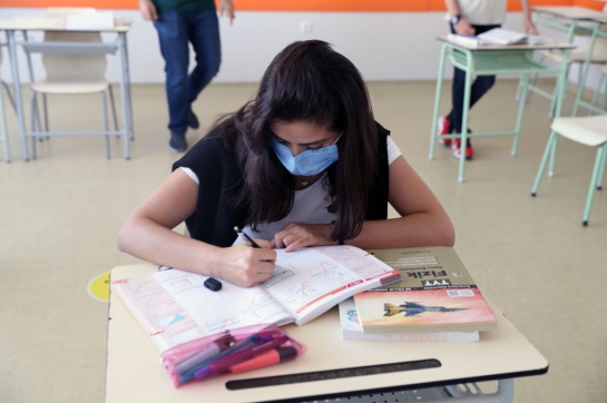 Acreditar la condición de alumno regular, con promedio mínimo de calificaciones de 8.5 Acreditar la condición de alumno regular, con promedio mínimo de calificaciones de 8.5