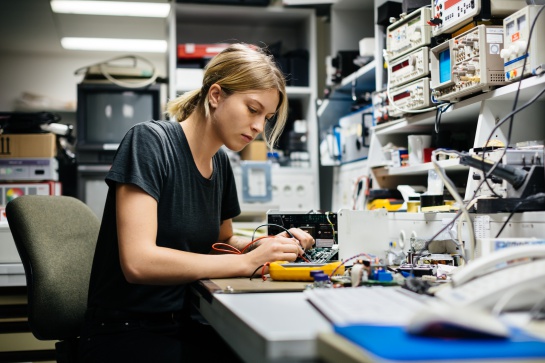 Este apoyo va dirigido para aquellos jóvenes de entre 18 y 29 años que no estudian ni trabajan Este apoyo va dirigido para aquellos jóvenes de entre 18 y 29 años que no estudian ni trabajan