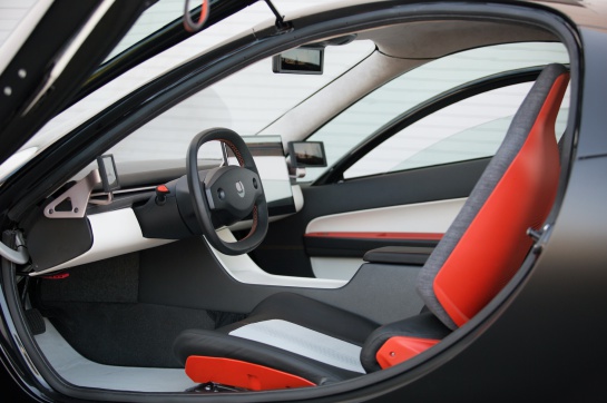 Las versiones del auto eléctrico Aptera van de los 25,900 a los 46,000 dólares (520,000 a 902,000 pesos mexicanos aproximadamente al cambio actual) Las versiones del auto eléctrico Aptera van de los 25,900 a los 46,000 dólares (520,000 a 902,000 pesos mexicanos aproximadamente al cambio actual)
