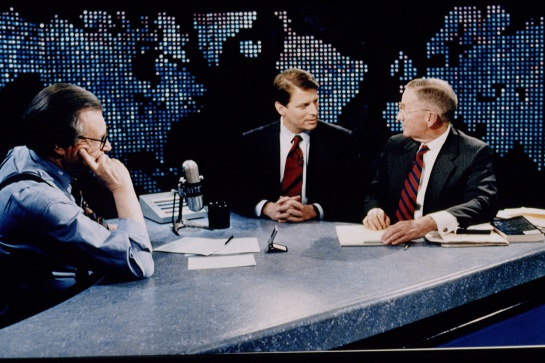 Debate entre Al Gore y Ross Perot sobre el TLC transmitido por "Larry King Live" Debate entre Al Gore y Ross Perot sobre el TLC transmitido por "Larry King Live"