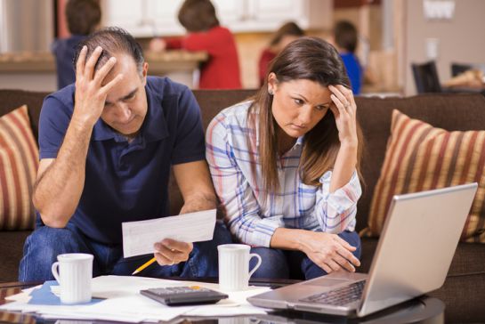 Si solo pagas el mínimo que te solicita el banco, tu deuda podría extenderse hasta 10 años. Si solo pagas el mínimo que te solicita el banco, tu deuda podría extenderse hasta 10 años.