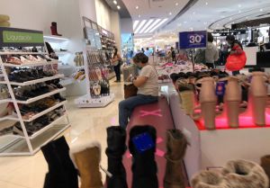 Abren centros comerciales y tiendas con baja afluencia en CDMX Abren centros comerciales y tiendas con baja afluencia en CDMX
