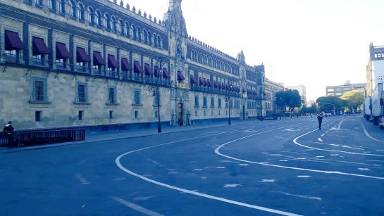 Vallas retiradas en el 2 de diciembre de 2018 de Palacio Nacional: "Las calles vuelven a ser del Pueblo". Foto tomada por el periodista Israel Lorenzana Vallas retiradas en el 2 de diciembre de 2018 de Palacio Nacional: "Las calles vuelven a ser del Pueblo". Foto tomada por el periodista Israel Lorenzana