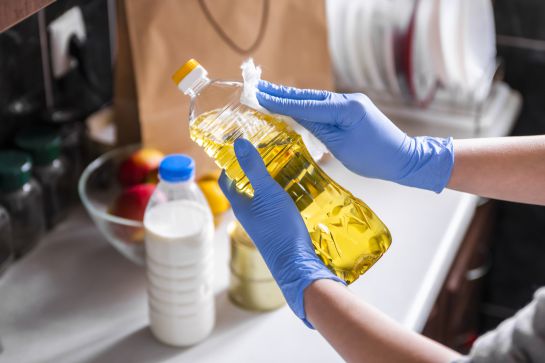 Los expertos aseguraron que no hay evidencia comprobada de que los alimentos o sus envases sean una fuente probable de transmisión. Los expertos aseguraron que no hay evidencia comprobada de que los alimentos o sus envases sean una fuente probable de transmisión.