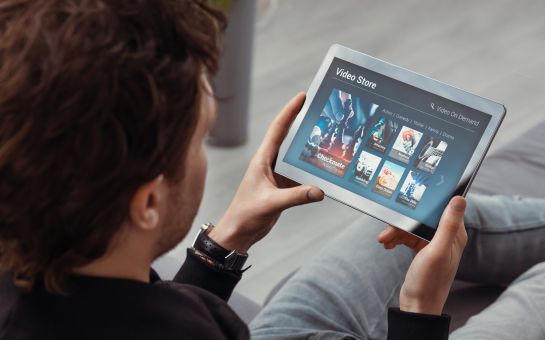 Netflix informó que tendrá un sistema que impide compartir tu cuenta con gente que no vive contigo Netflix informó que tendrá un sistema que impide compartir tu cuenta con gente que no vive contigo