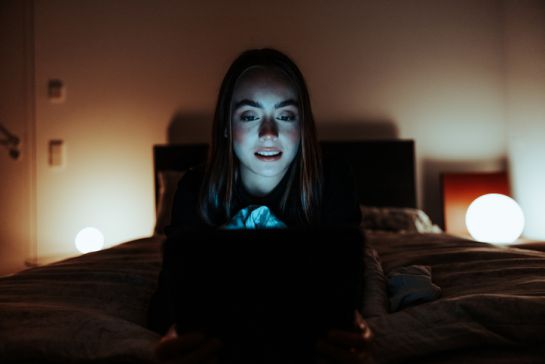 El servicio streaming nos permite ver una señal de audio o video directamente desde internet en una pagina o aplicación móvil El servicio streaming nos permite ver una señal de audio o video directamente desde internet en una pagina o aplicación móvil
