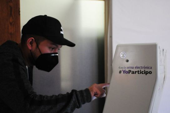 El Consejo General del INE aprobó los instrumentos jurídicos y técnicos necesarios para implementar el voto electrónico El Consejo General del INE aprobó los instrumentos jurídicos y técnicos necesarios para implementar el voto electrónico