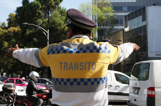 Por ejemplo, no usar el cinturón de seguridad cuesta 1,792 pesos. Por ejemplo, no usar el cinturón de seguridad cuesta 1,792 pesos.