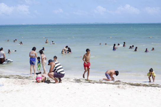 La Ley Federal del Trabajo establece que los trabajadores que tengan más de un año de servicio disfrutarán de un período anual de vacaciones pagadas La Ley Federal del Trabajo establece que los trabajadores que tengan más de un año de servicio disfrutarán de un período anual de vacaciones pagadas