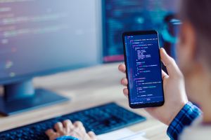Las personas contratadas serán responsables del desarrollo de nuevos productos de software. Las personas contratadas serán responsables del desarrollo de nuevos productos de software.
