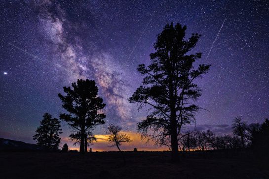 Este evento astronómico se relaciona con el paso de la Tierra por la cola del cometa Thatcher. Este evento astronómico se relaciona con el paso de la Tierra por la cola del cometa Thatcher.